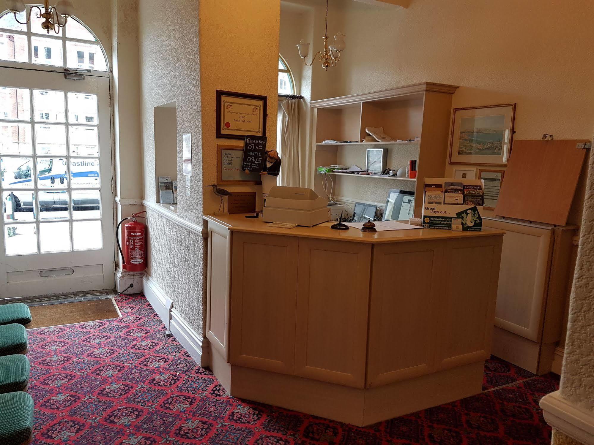 Grand Ash Hotel Llandudno Exteriör bild